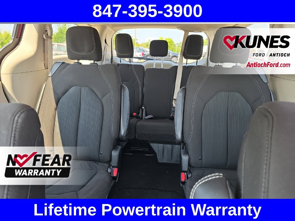 Used 2023 Chrysler Voyager LX FWD image 17