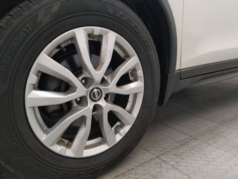 Used 2017 Nissan Rogue SV w/ SV Premium Package FWD image 31