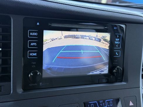 Used 2015 Toyota Sienna XLE Premium FWD image 12