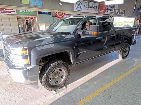 Used 2019 Chevrolet Silverado 2500 W/T AWD/4WD image 3