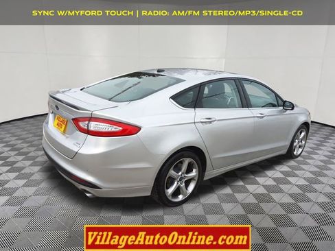 Used 2015 Ford Fusion SE image 4