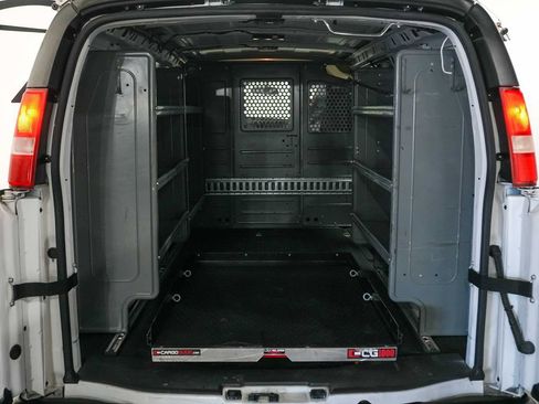 Used 2015 Chevrolet Express 2500 RWD image 12