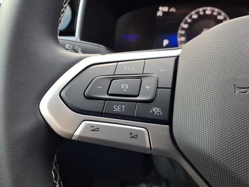 New 2026 Volkswagen Taos SE image 10