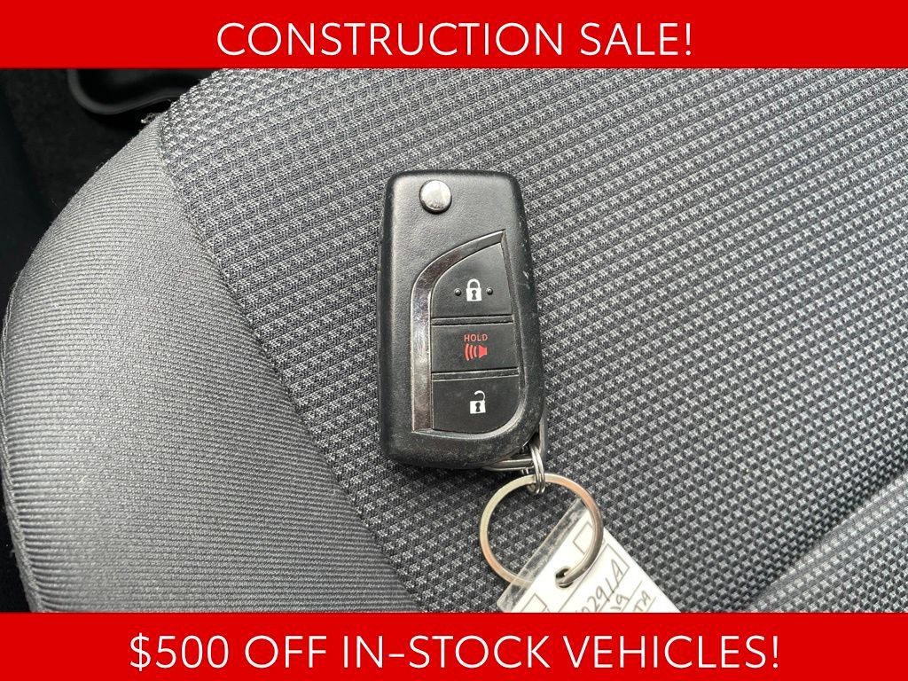 Used 2019 Toyota RAV4 LE AWD/4WD image 25