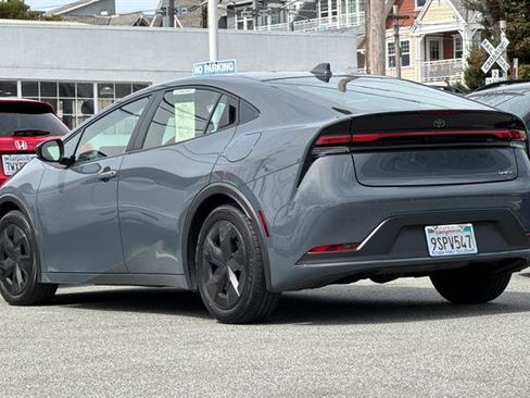 Used 2025 Toyota Prius LE FWD image 5