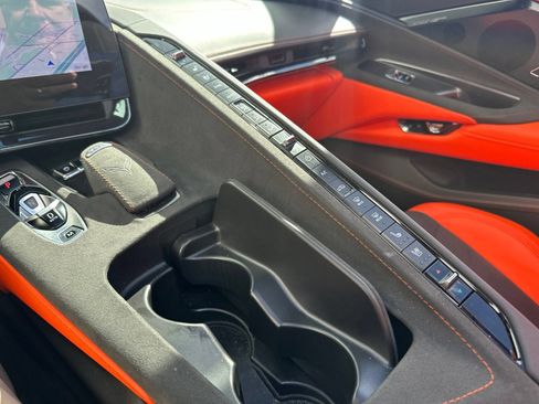Used 2025 Chevrolet Corvette Stingray Premium Conv w/ Z51 Performance Package RWD image 17