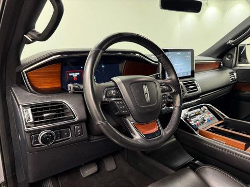 Used 2020 Lincoln Navigator Standard image 12