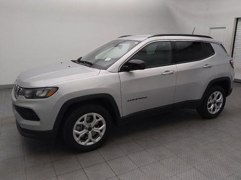 Used 2025 Jeep Compass Latitude AWD/4WD image 2