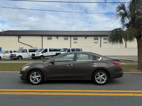 Used 2015 Nissan Altima 2.5 SV w/ Convenience Package FWD image 5