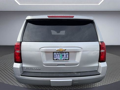 Used 2019 Chevrolet Suburban LT image 4