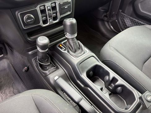 Used 2018 Jeep Wrangler Unlimited Sport S AWD/4WD image 25