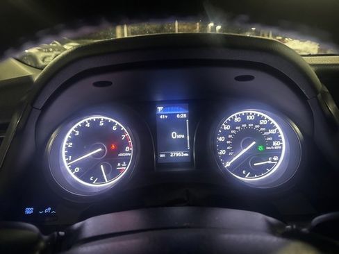 Used 2023 Toyota Camry SE image 11