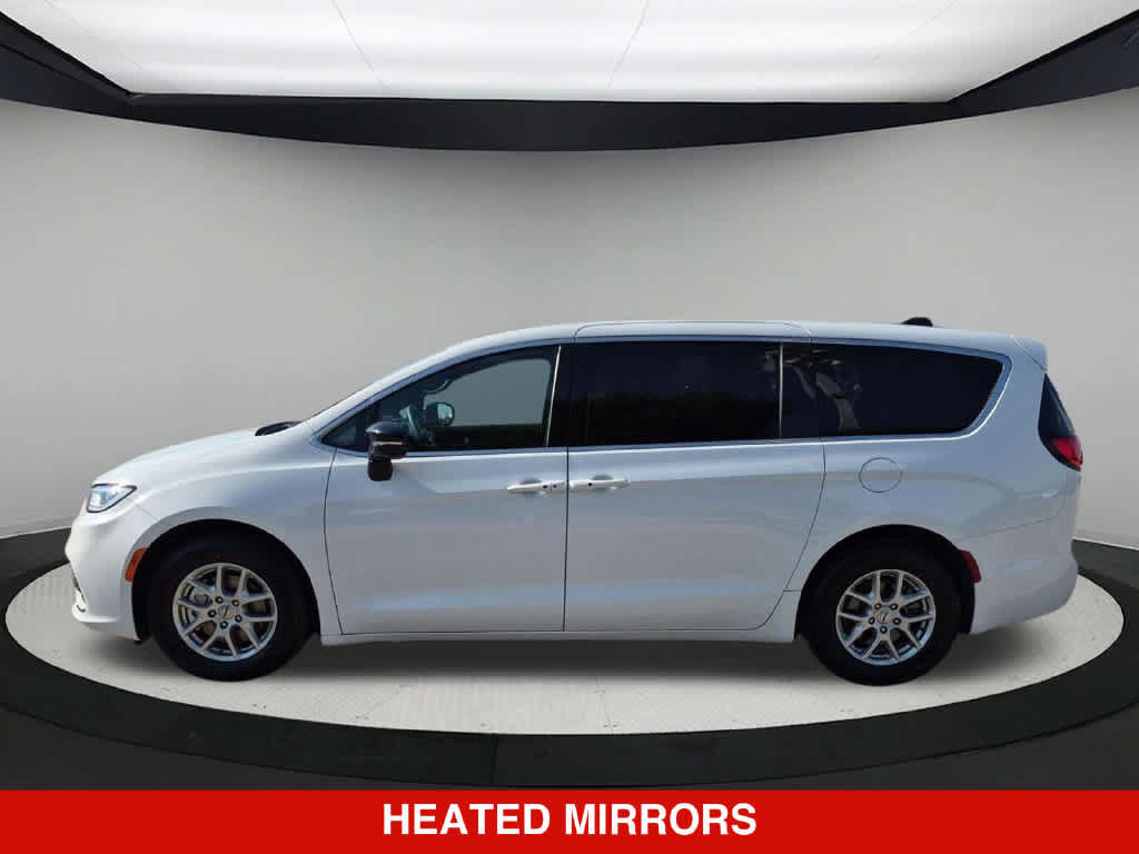 Used 2025 Chrysler Pacifica Select FWD image 3