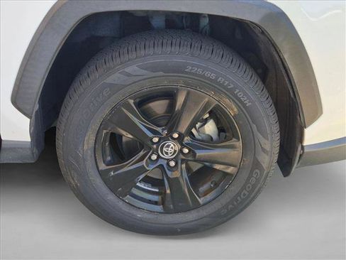 Used 2020 Toyota RAV4 XLE w/ XLE Grade Weather Package FWD image 20