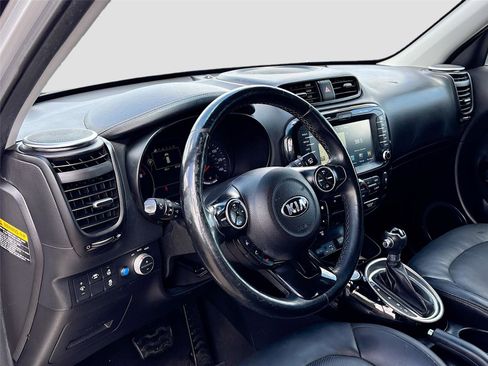 Used 2016 Kia Soul ! w/ Premium Package FWD image 9