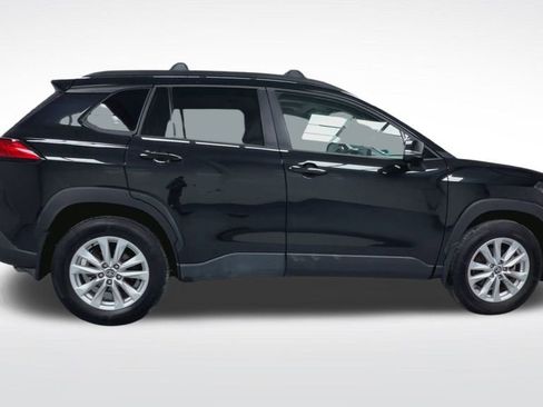 Certified 2022 Toyota Corolla Cross LE image 24