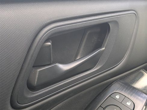 Used 2024 Nissan Rogue S image 27