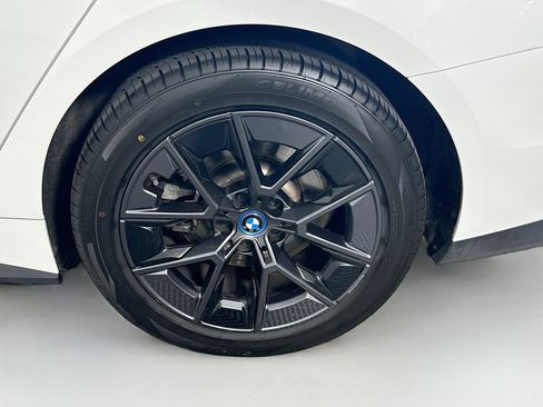 Used 2024 BMW i4 xDrive40i image 11