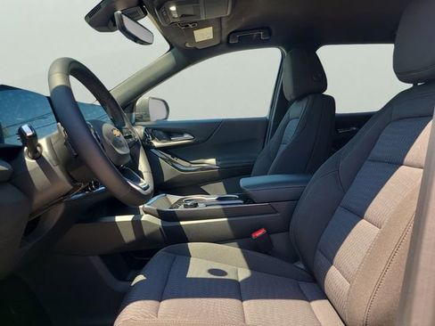 New 2026 Chevrolet Equinox LT w/ Safety and Technology Package FWD image 19
