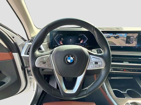 Used 2023 BMW X7 xDrive40i w/ Executive Package image 42