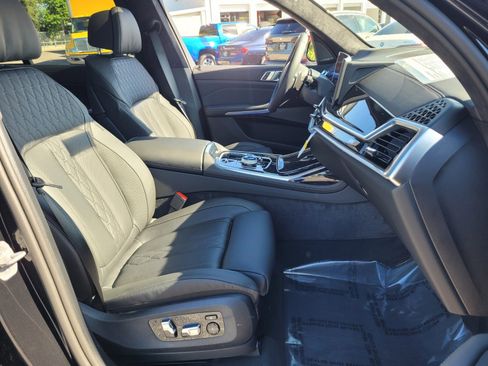 New 2026 BMW X7 M60i w/ Executive Package image 17