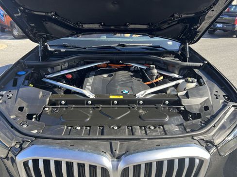 Used 2024 BMW X5 xDrive50e image 28