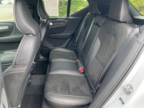 Certified 2022 Volvo XC40 T5 R-Design image 27