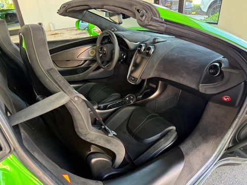 Used 2018 McLaren 570S Spider image 32