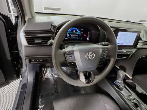 Used 2025 Toyota Camry LE FWD image 11