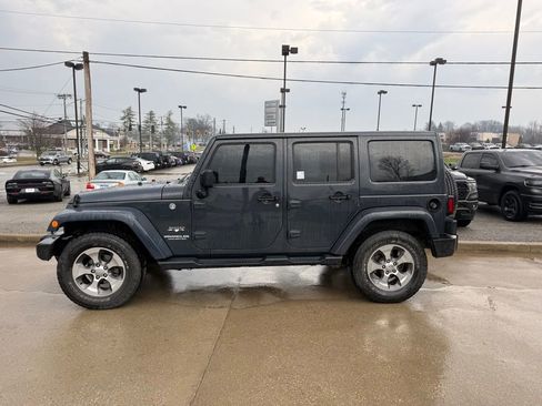 Used 2017 Jeep Wrangler Unlimited Sahara w/ Connectivity Group image 9