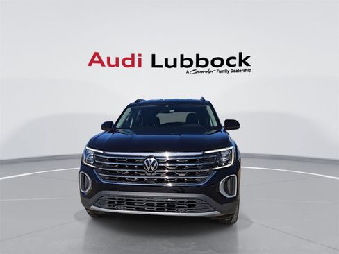 Used 2025 Volkswagen Atlas SE image 3