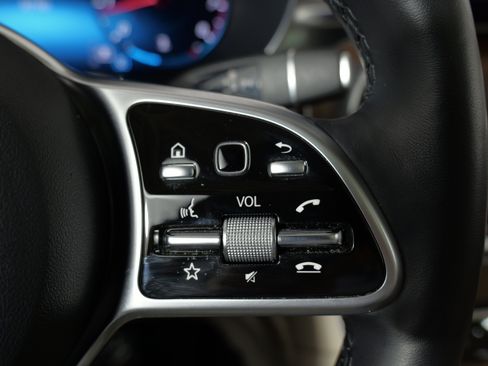 Used 2022 Mercedes-Benz GLC 300 4MATIC image 44