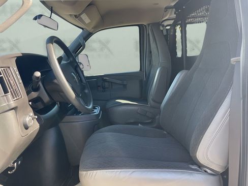 Used 2023 GMC Savana 2500 w/ Driver Convenience Package RWD image 9