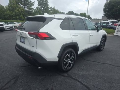 Used 2019 Toyota RAV4 LE FWD image 8