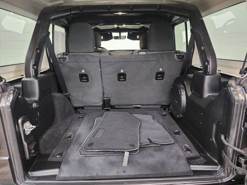 Used 2021 Jeep Wrangler Unlimited Sahara w/ Uconnect 4C Nav & Sound Group AWD/4WD image 26