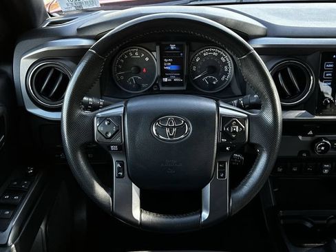 Used 2018 Toyota Tacoma TRD Sport w/ Technology Package RWD image 12