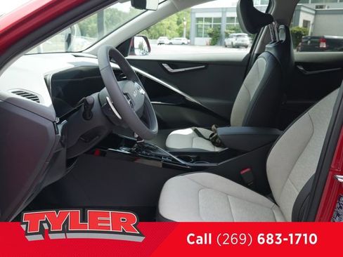 Used 2025 Kia Niro SX image 39