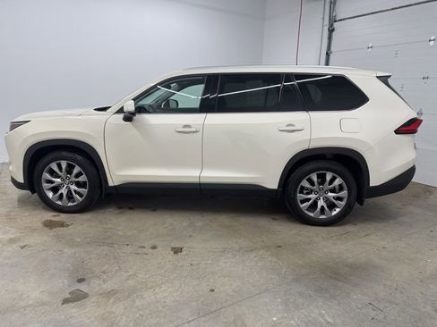 Used 2024 Toyota Grand Highlander Limited image 8