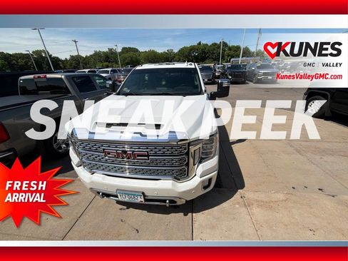 Used 2022 GMC Sierra 3500 Denali w/ Denali Ultimate Package AWD/4WD image 8