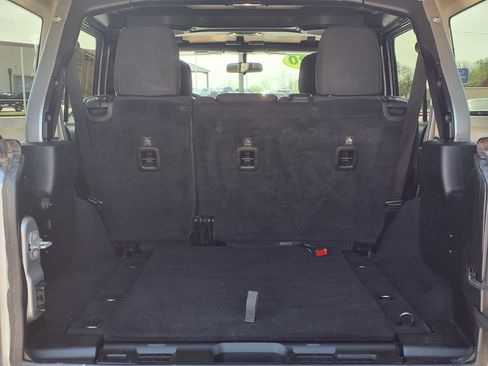 Used 2020 Jeep Wrangler Unlimited Sahara AWD/4WD image 19
