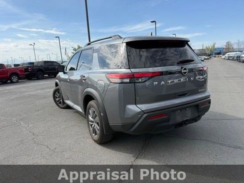 Used 2024 Nissan Pathfinder SV w/ SV Premium Package image 9