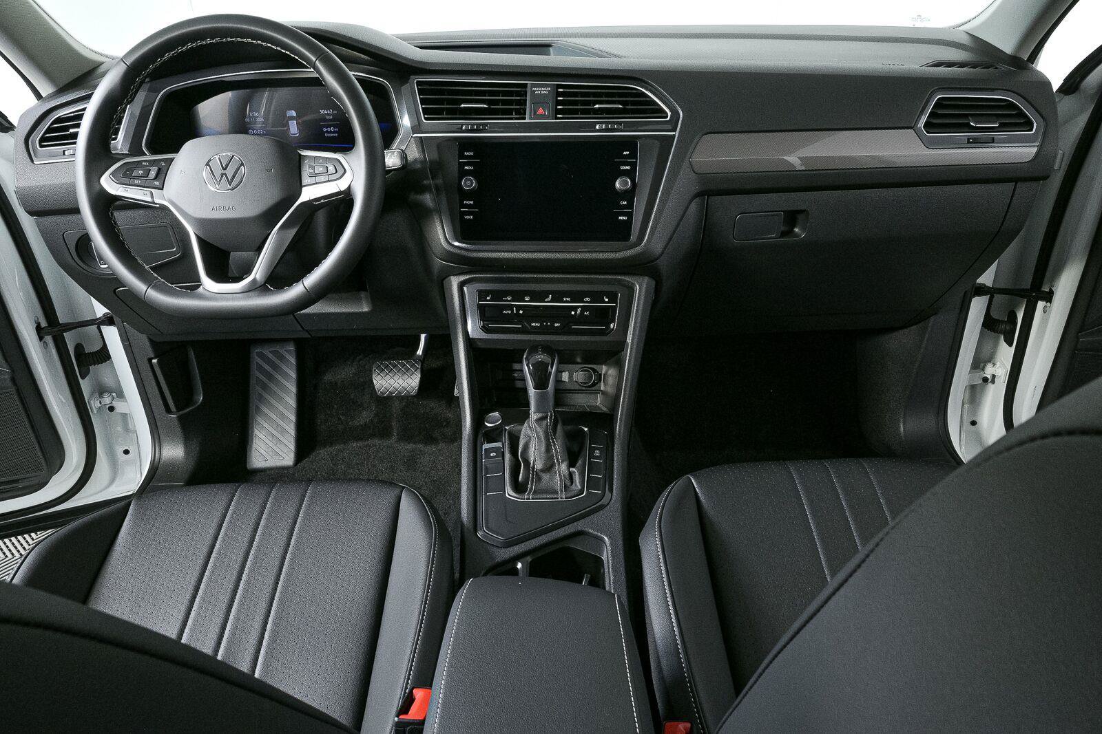 Certified 2023 Volkswagen Tiguan SE FWD image 17
