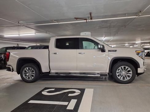 New 2026 GMC Sierra 1500 Denali w/ Technology Package AWD/4WD image 4