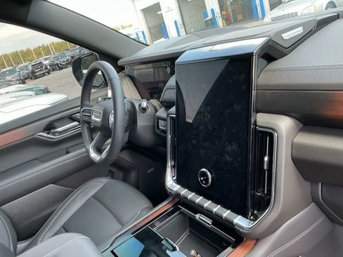 Used 2026 GMC Yukon Denali w/ Sun & Power Step Package AWD/4WD image 11