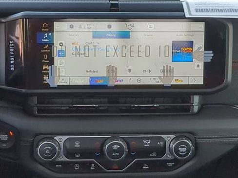 New 2025 Jeep Gladiator Rubicon image 17