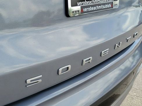 Used 2022 Kia Sorento S w/ Panoramic Sunroof Package image 9