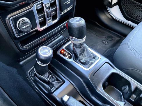 Used 2022 Jeep Wrangler Unlimited Sport AWD/4WD image 29