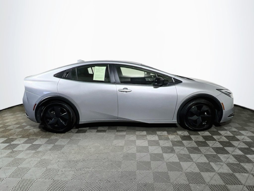 Certified 2025 Toyota Prius LE FWD image 8