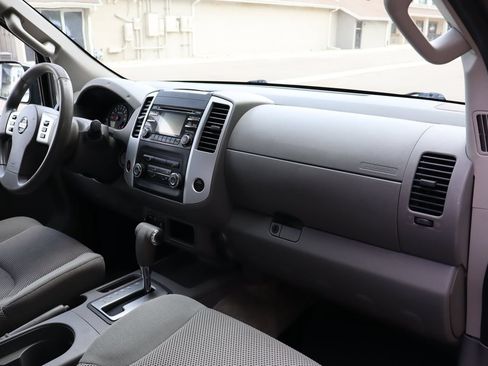 Used 2014 Nissan Frontier SV AWD/4WD image 16