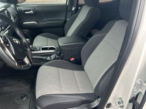 Used 2023 Toyota Tacoma TRD Off-Road image 15